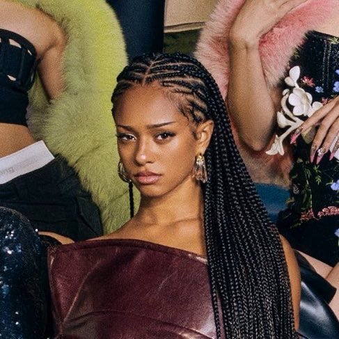 manonsarchives's tweet image. nothing annoys me more than when people try to erase manon blackness because there’s no where in the world this girl could pass for any other race but being black and that’s fact.
