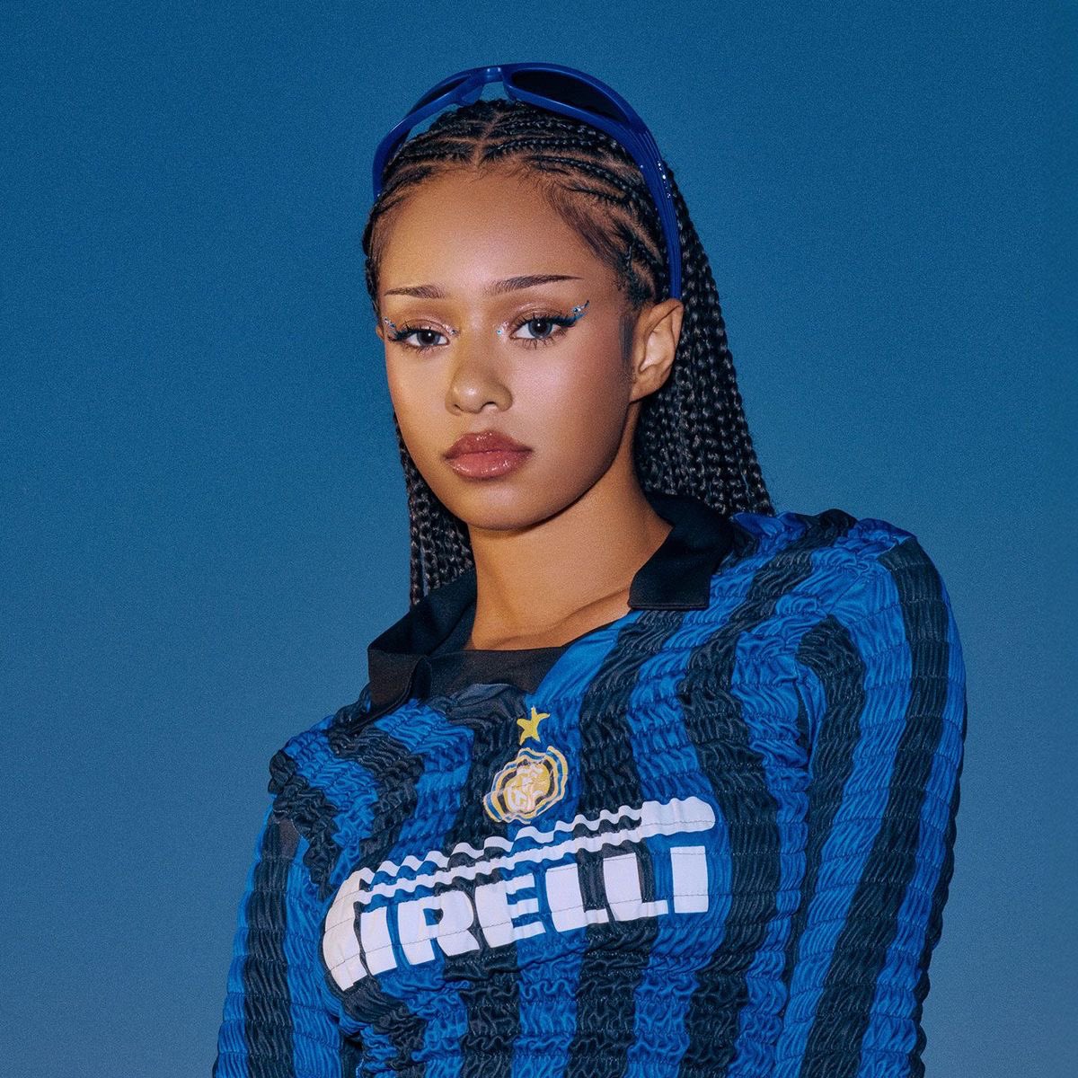 manonsarchives's tweet image. nothing annoys me more than when people try to erase manon blackness because there’s no where in the world this girl could pass for any other race but being black and that’s fact.