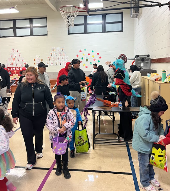 MarycrestD86's tweet image. 👻 We loved seeing all the creative costumes and big smiles at our Trunk or Treat! Thank you to everyone who joined in the fun and helped make it a memorable evening for our students and families. 🎃🧡 #TrunkOrTreat #FallFun #CommunitySpirit