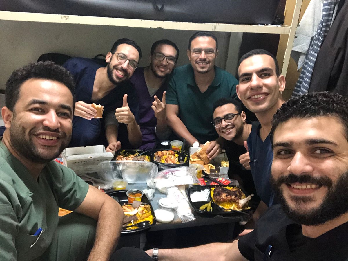 droso99's tweet photo. كتاب oxford in emergency اتراجع امبارح practical
عدد ٧ RTA 
عدد ٤ stemi
عدد ٢ gun shot
عدد ١ stab chest
عدد ١ stridor
عدد ١ anaphlaxis
عدد ١ DKA (1st diagnosed)
عدد ١ arrest 
حصيله امبارح من الطوارئ رجالى بس
وف الاخر جيت بوقتك مع سنايرى الى مروقين علينا♥️ https://t.co/YunQorw1IP