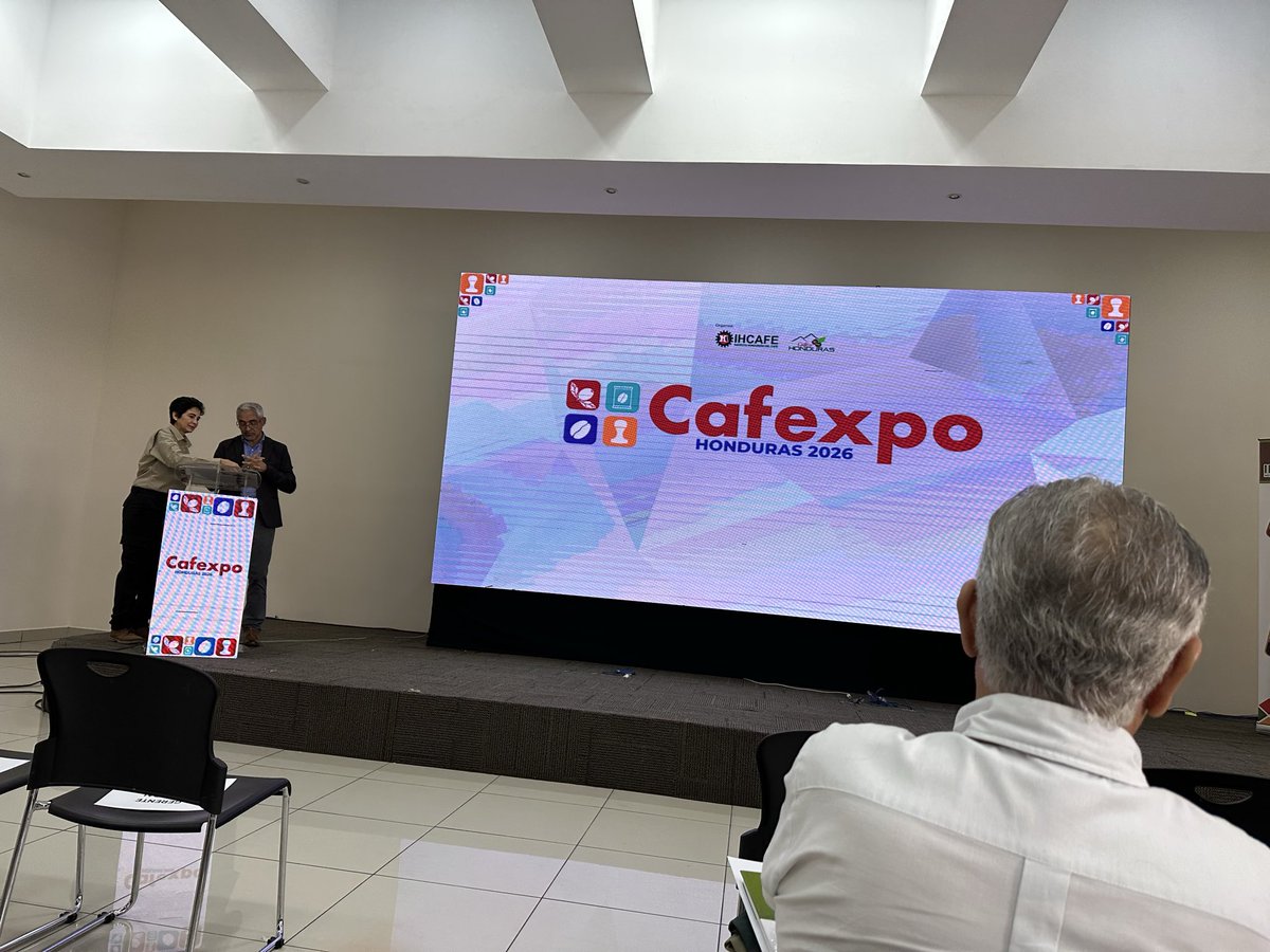1/2Que orgullo nuestro cafe ! , principal rubro de exportación  que ha generado este año  mas de $2000 Millones . Gran impulso a la economia! . Feliz de poder ser testigo en este momento  de 
Cafexpo.