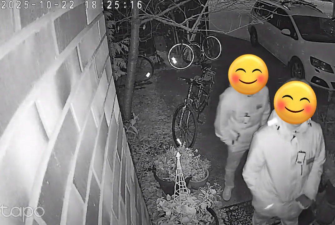 TimoRutanen's tweet photo. En tiedä, pitääkö tuo kyltti varkaita loitolla, mutta #SectorAlarm’in kavereita se ei ainakaan pidä. Kävivät taas ovella kaupittelemassa kameravalvontaa. 😅 https://t.co/MgUQO2QbKT