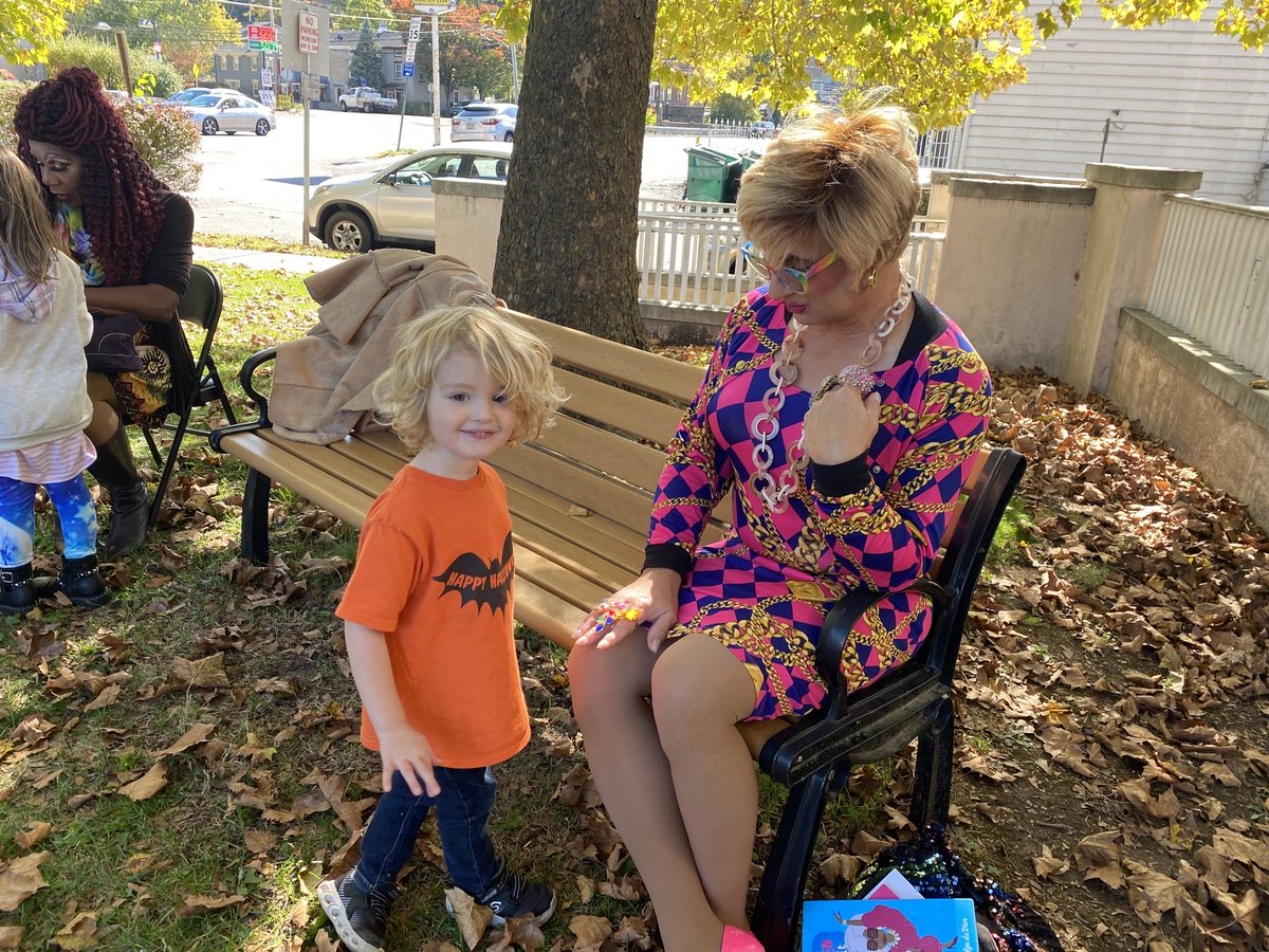 #DQSH is back Sat, Oct 25 🌈

Join us at the newly renovated @LambertvilleLibrary for #StoryTime with Summer Clearance &amp; Morgan Kennedy 👑

Celebrate diversity, inclusion &amp; pride at a free, family-friendly event 📚💖

RSVP: facebook.com/share/1Zs14nPW…

#NewHopeCelebrates #DragQueen