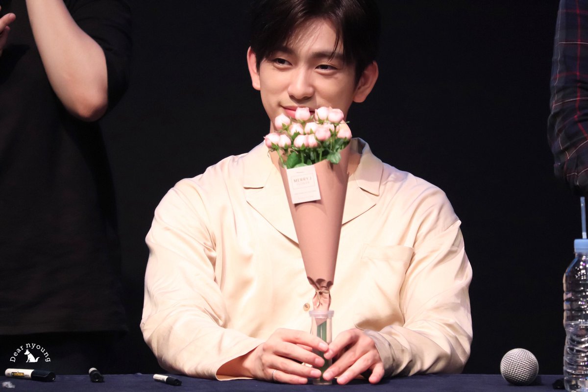 꽃이 잘 어울리는 남자💐
#2025MAMAVOTE #GOT7