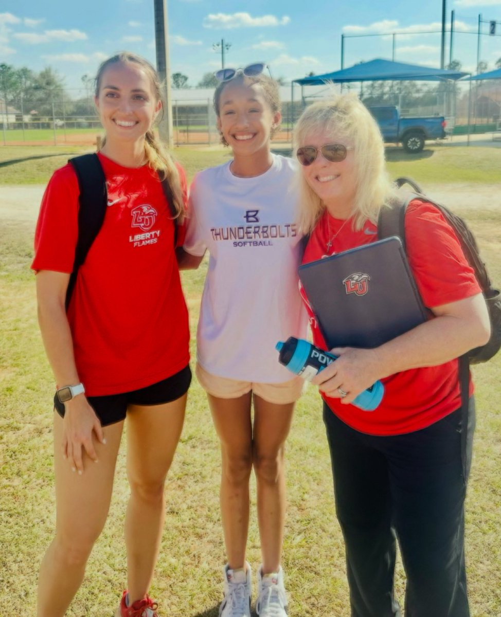 SOULWINNERPEM14's tweet image. Chasing Dreams with God help is the best! One step at a time.some of Esther Grace EY77 favorite college coaches! Late night grind video. @ExtraInningSB @LineDsoftball @GassoPatty @CoachDot_LU @GatorsSB @LibertySB @OU_Softball @PGFnetwork @USASoftball #Class2031 #Dreambig #God1st