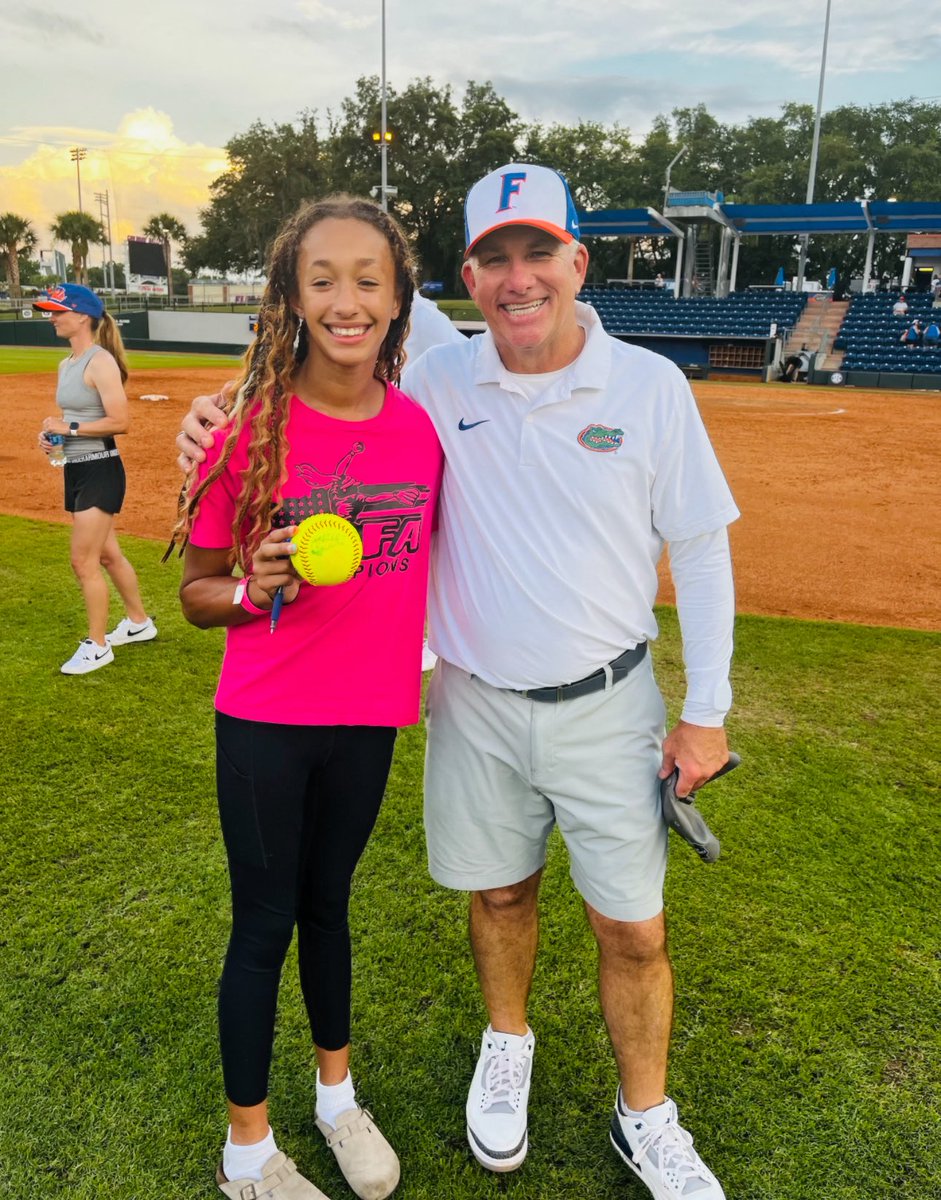 SOULWINNERPEM14's tweet image. Chasing Dreams with God help is the best! One step at a time.some of Esther Grace EY77 favorite college coaches! Late night grind video. @ExtraInningSB @LineDsoftball @GassoPatty @CoachDot_LU @GatorsSB @LibertySB @OU_Softball @PGFnetwork @USASoftball #Class2031 #Dreambig #God1st