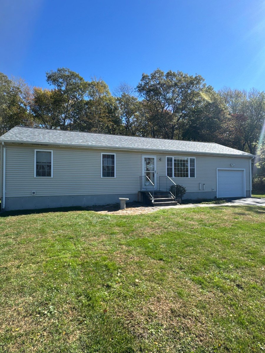jpwbuildingllc_'s tweet image. New roof in Sterling, CT! 🤩 We used @OwensCorning  Duration Shingles for this job in the color Slatestone Gray for a nice sleek and polished finish.

#NewRoof #OwensCorning #DurationShingles #Sterling #CT #RoofingContractor #GuaranteedRoofing