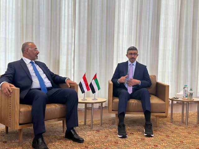 alrahbi5's tweet image. يتم استقبال عيدروس بصفته عضو مجلس القيادة الرئاسي وليس بصفته الانفصالية .
#عيدروس