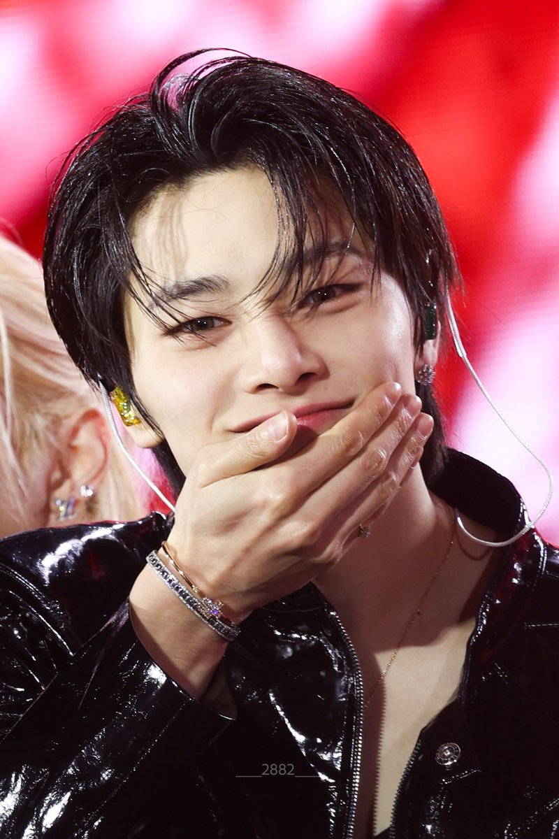 ___2882___ tweet media