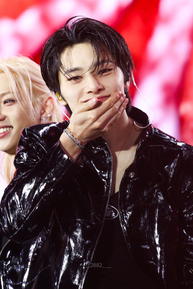 ___2882___ tweet media