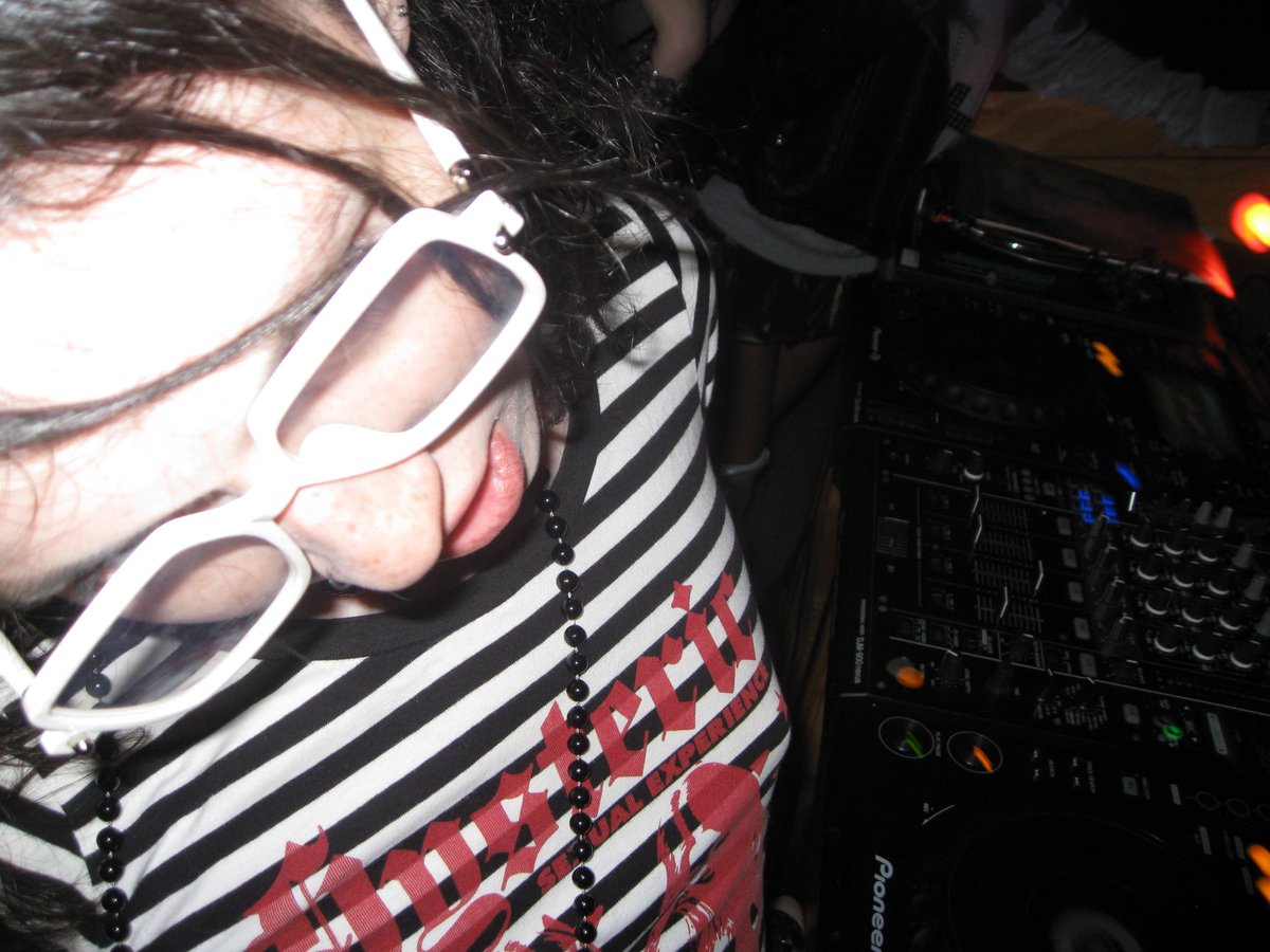 arbutusrecords's tweet image. Public Appeal’s On The Scene is out on Friday 🎧 Pre-save in bio! 🎶 
Produced by bounce2 &amp;amp; Public Appeal + music video filmed at Système 🪩

found.ee/public-appeal