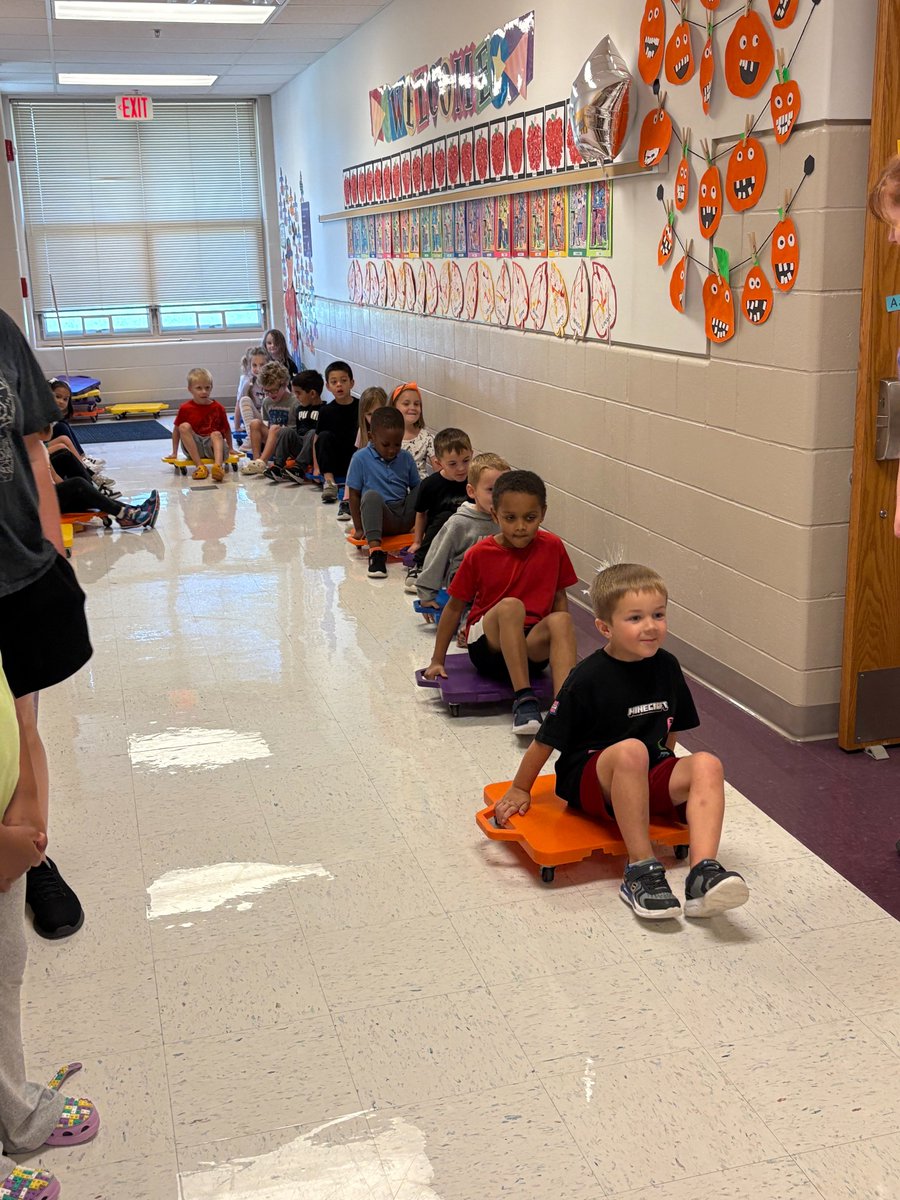 Mrs. Richard's class had a great time riding scooters in the hallway and making slime <a href="/BVHawksBPS/">Bellevue Elementary</a> Her students were the top-earners for our PTA fundraiser.  Shout-out to our PTA for a great experience. <a href="/BellevueSchools/">Bellevue Public Schools</a> #HawkPride