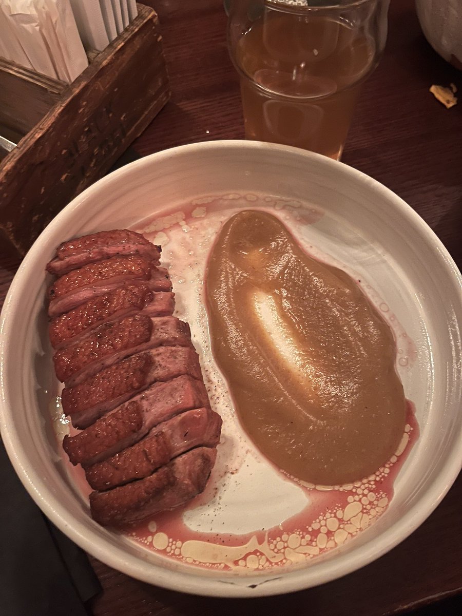 HelenaVillarO's tweet image. Una de las cosas que más me han impresionado estos días en Moscú es la alimentación y el agravio comparativo con EEUU e incluso España. Sabe a comida DE VERDAD hecha con ingredientes DE VERDAD. Incluso comiendo mucho, no se nota una digestión pesada. ¿Qué mierda nos están dando?