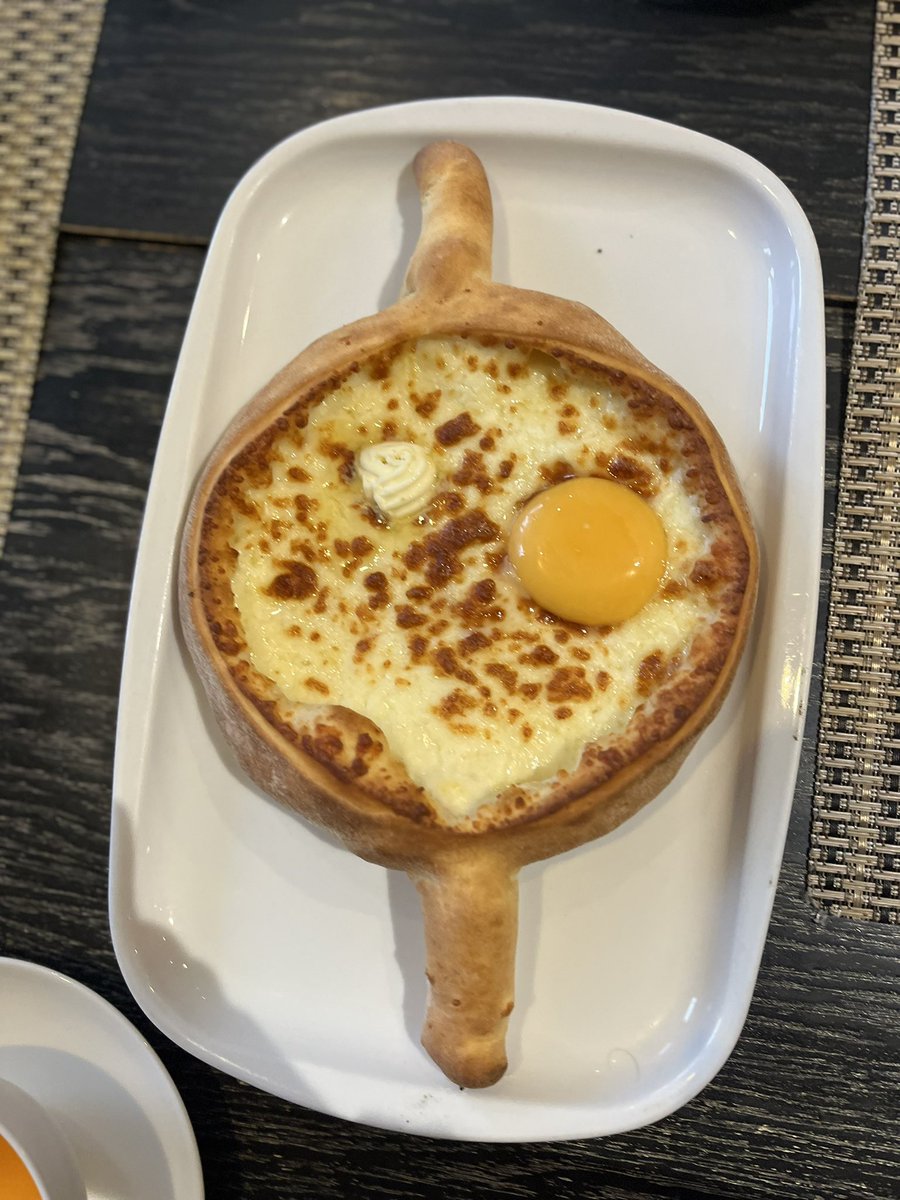 HelenaVillarO's tweet image. Una de las cosas que más me han impresionado estos días en Moscú es la alimentación y el agravio comparativo con EEUU e incluso España. Sabe a comida DE VERDAD hecha con ingredientes DE VERDAD. Incluso comiendo mucho, no se nota una digestión pesada. ¿Qué mierda nos están dando?