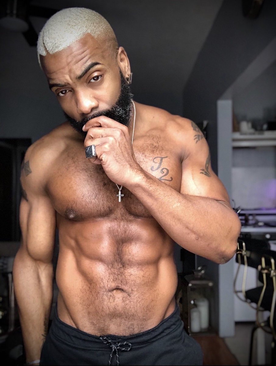 mr_claiborne's tweet photo. i n s a n i t y 💪🏾😏🖤🩷

#MrClaiborne #MagicalMelanin
#FitAt46 https://t.co/tNm0WDTN9x