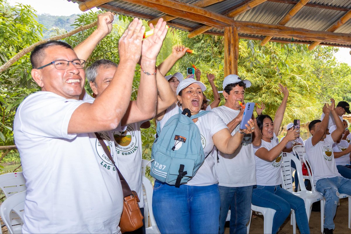En Santa Ana, más de 120 productores fortalecen sus conocimientos y su unidad gracias a las Escuelas del Productor que impulsamos como <a href="/PrefecturManabi/">Prefectura de Manabí</a>. 

Tuvimos una jornada de confraternidad y capacitación donde aprendieron a elaborar biol de tamarindo, un biofertilizante