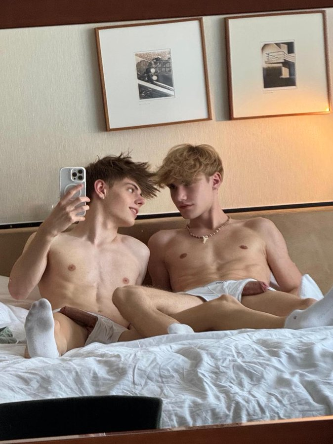 LucaStarxx's tweet photo. Chudai

https://t.co/RvH90XBtrn https://t.co/z7zpHenmfY