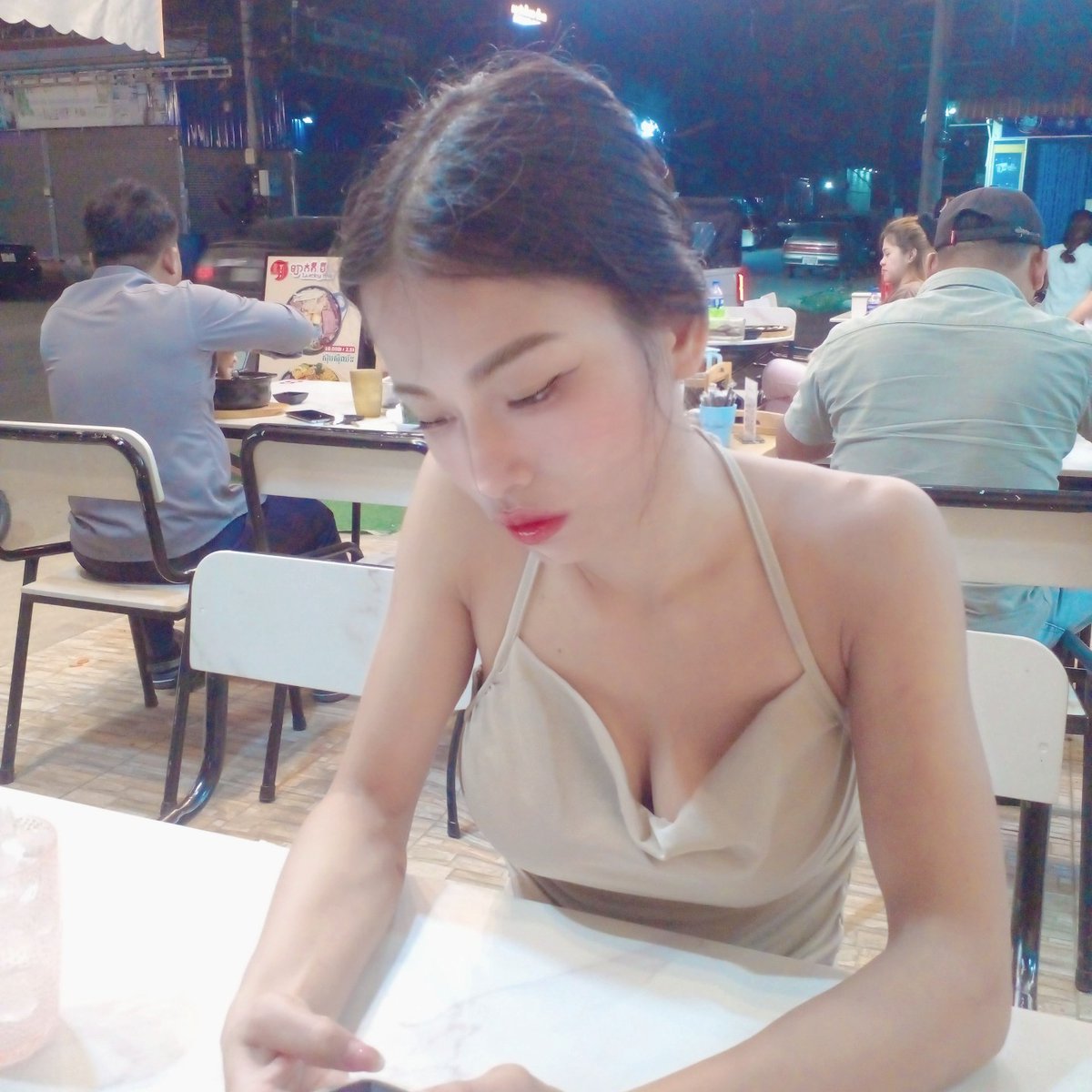MonyS57969's tweet photo. ราตรีสวัสดิ์#คนพร้อมไม่ทัก#คนทักไม่พร้อม
#จ่ายเงินหน้างาน
#เจอตัวจ่ายเงิน
#ตลาดน้ำพุ #paramax
#โรงแรมสุวรรณคีรี2
#ตึกเอ็มM
#chillzone #โซน3 #รับงานปอยเปตปอยเปตรับงาน
#โรงแรมลิมดา https://t.co/GXIwGT6vnq