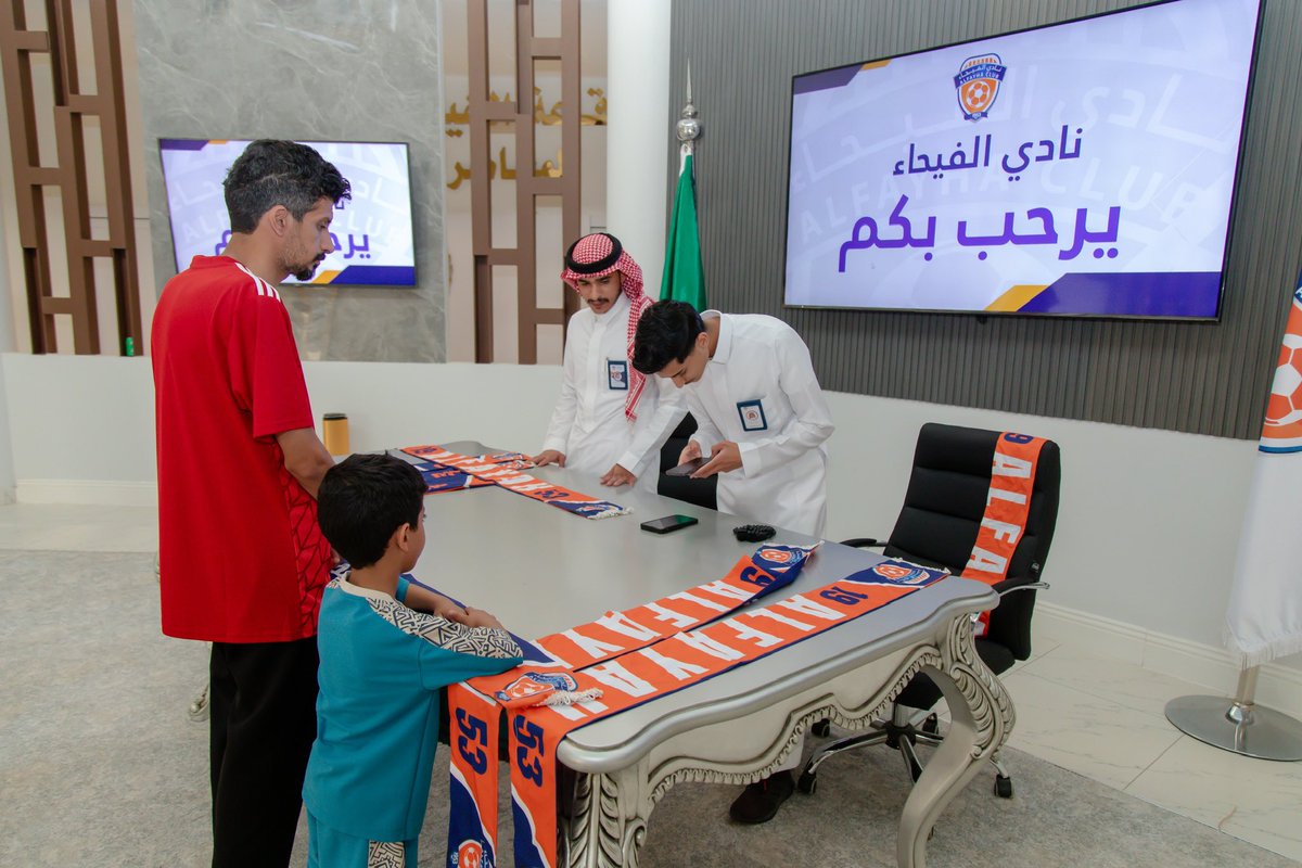 alfaihaclubfans's tweet photo. جانب من توزيع التذاكر المجانية لجماهير الفهود لمباراة #الفيحاء امام #التعاون 
 🎫🧡 

#يالفهود_الخميس_موعدنا
#الفيحاء
#مع_الفيحاء https://t.co/ei9ZEOqzUE