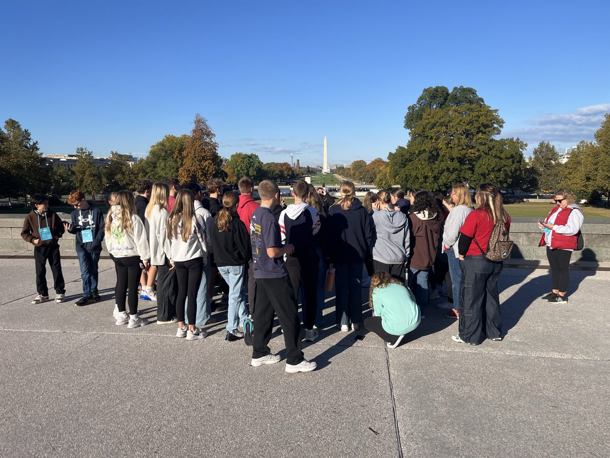 BunsoldMiddle's tweet image. Bus 2 at the US Capitol Building. Despite the shutdown, we were able to enter the Senate gallery to watch floor discussions (but no phones allowed, so no pictures!)  #bus2 #bmsdc