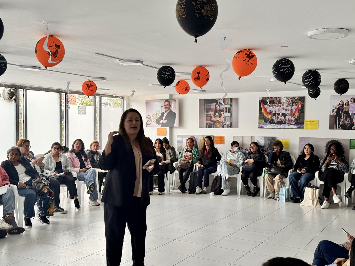 andi_bogota's tweet photo. Seguimos materializando alianzas con @secredistmujer 
Hoy con el apoyo de @LegalesAndi y @AbogadosDg  estamos capacitando a las 33 duplas de atención psico jurídica del Sistema Distrital de Cuidado SIDICU. Seguimos trabajando por el cierre de brechas en la ciudad. https://t.co/oP0wy1pzWA