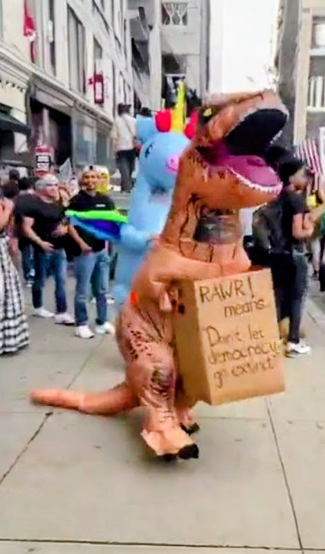 osgo's tweet image. Imagine we're fighting against a 2nd/3rd tier army. We could be an attacking Army that sheds no blood by outfitting platoons in dinosaur costumes. If ur a poorly-equipped 3rd-world'r, 50+ onrushing, growling, angry, smelly Dino's would freak u the F out? Surrender! Or B eaten!