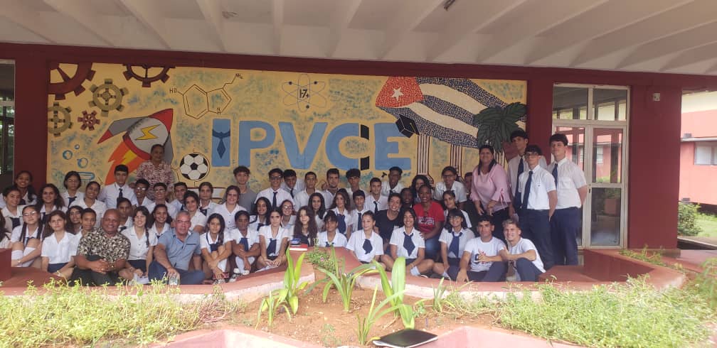 En la juventud tiene la Revolución, su más preciado tesoro #15AñosArtemisa  #ArtemisaJuntosSomosMás #CubaMined <a href="/GladysArtemisa/">Gladys Martínez Verdecia</a> <a href="/GobiernoArt/">Gobierno Provincial de Artemisa</a> <a href="/RicardoArtemisa/">Ricardo Concepción Rodríguez</a> <a href="/CubaMined/">MINED</a>