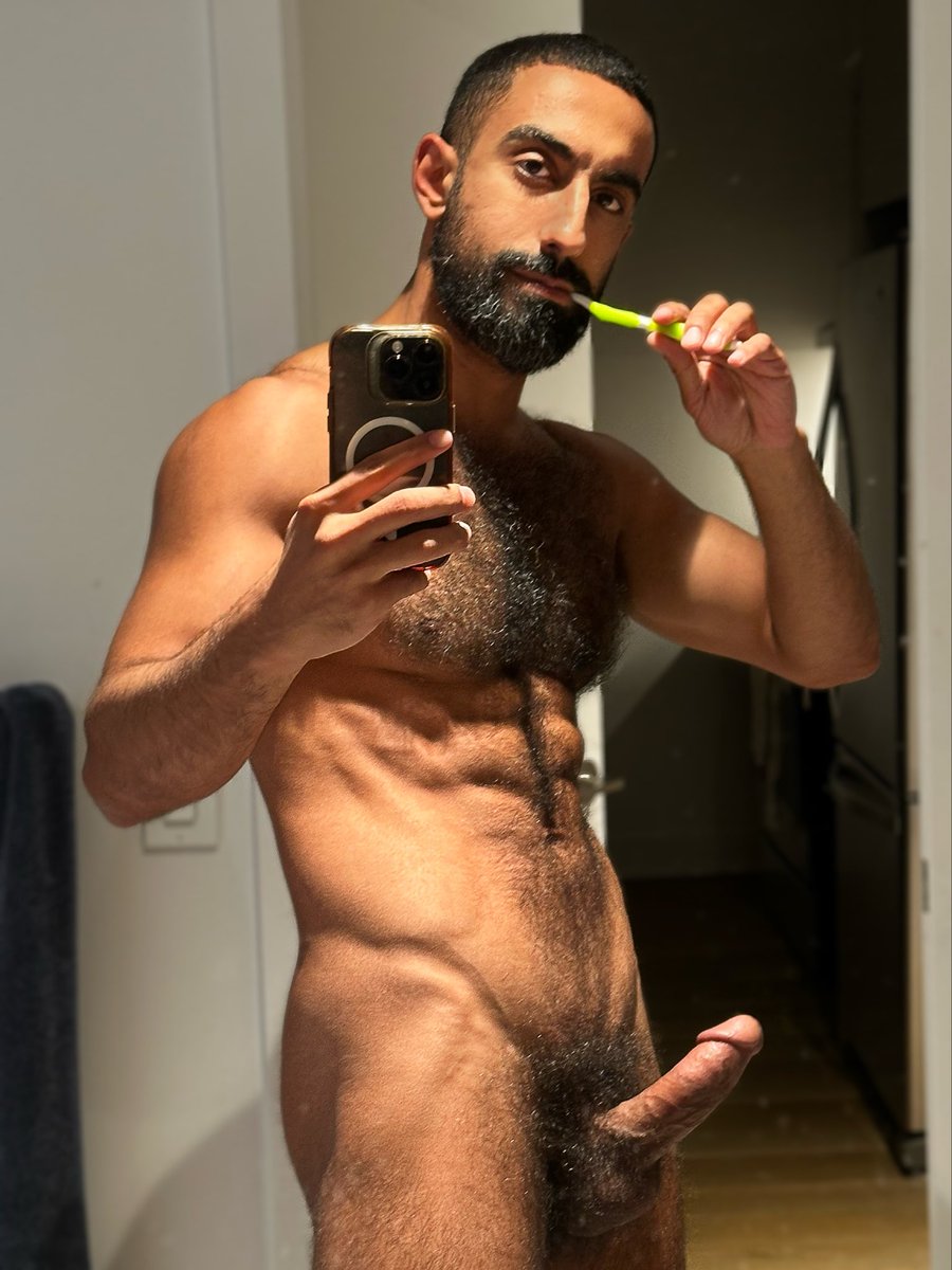 AliRushX's tweet photo. Oral hygiene is important 🪥 https://t.co/njLtd1aq3y