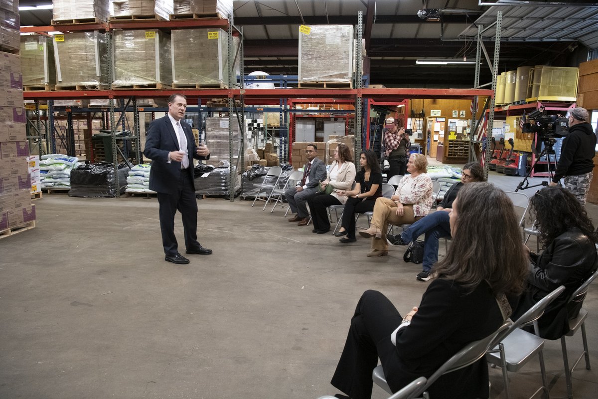 MCPS's tweet image. Superintendent Taylor (@ThomasTaylorEdD) led a Community Conversation at the MCPS Warehouse on upcoming Capital Improvement Projects, covering modern, inclusive schools, expanding equity, and prioritizing safety and wellness.
Learn more about it: ow.ly/89aM50Xghuo
