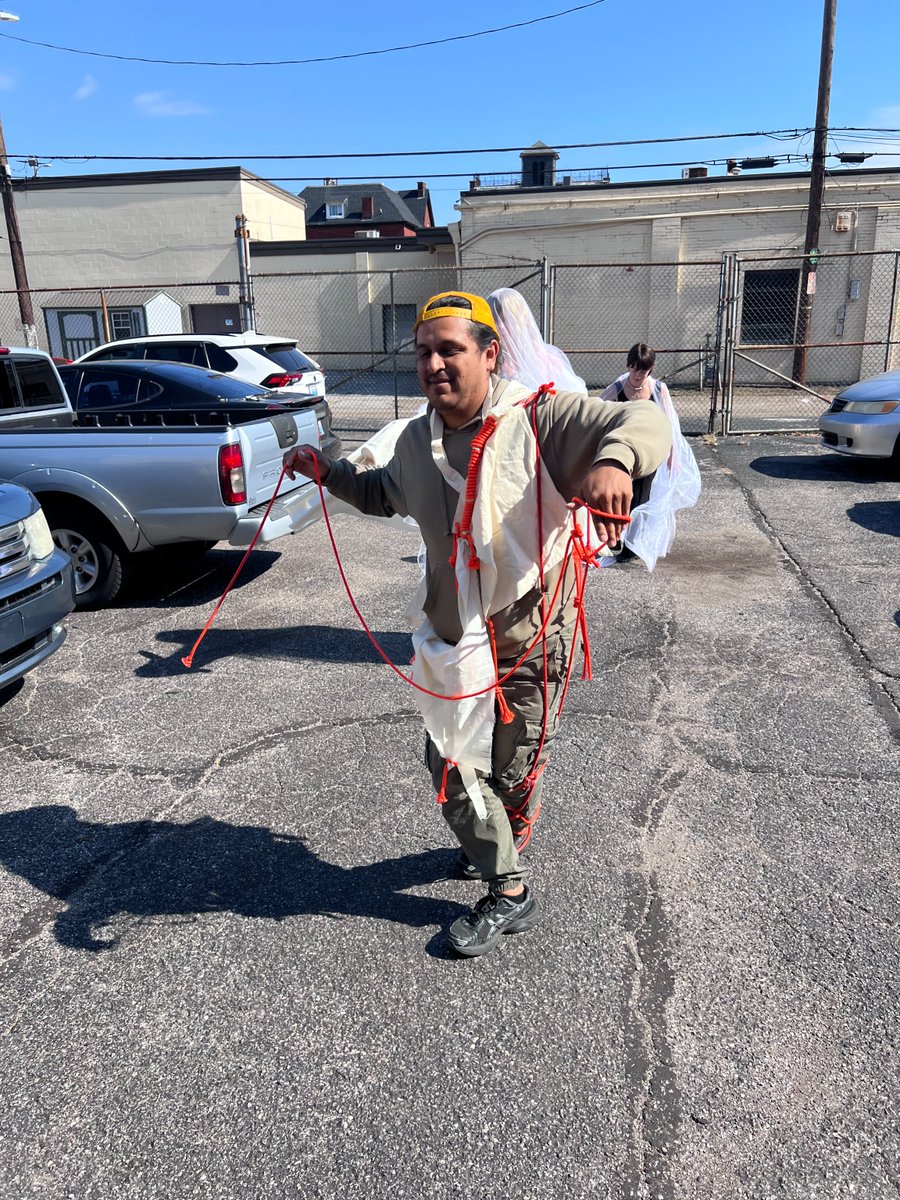 KY_CAD's tweet photo. Alter Overflow: a wearable art class merging fashion, performance + sculpture using techniques like pattern making &amp; upcycling. First assignment inspired by Hélio Oiticica’s Parangolés  — art meant to be danced + lived in. 🌀 https://t.co/ulEjVIhsiW