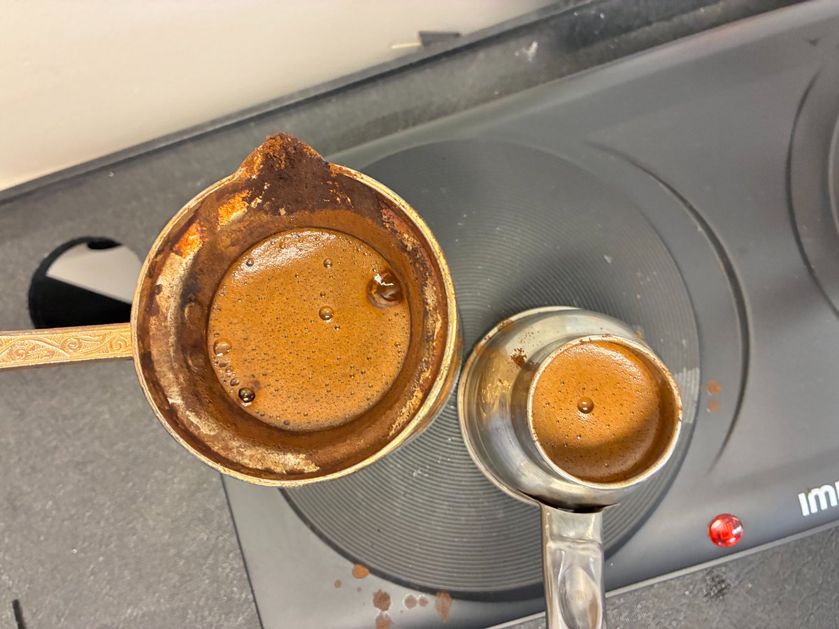 sluhjrbills's tweet image. Some exquisite aromas traveled through the halls during Activity Period today as The Arabic Language and Culture Club offered free samples of Turkish and Arabic coffee, as well as tea, baklava, and dates. #SLUHGlobal #SLUHLife