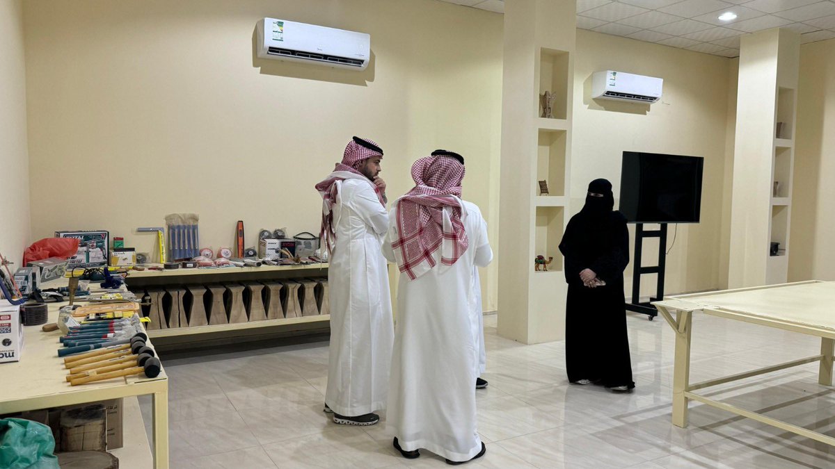 زار الأستاذ تركي الرميحي ممثل وزارة الثقافة مقر الجمعية، حيث كان في استقباله رئيس مجلس الإدارة البروفيسور خليف صغير الشمري وأعضاء المجلس.

وأكد الرميحي حرص الوزارة على دعم وتمكين الجمعيات الثقافية وتعزيز دورها في صون الهوية الوطنية والتنمية الثقافية المستدامة.