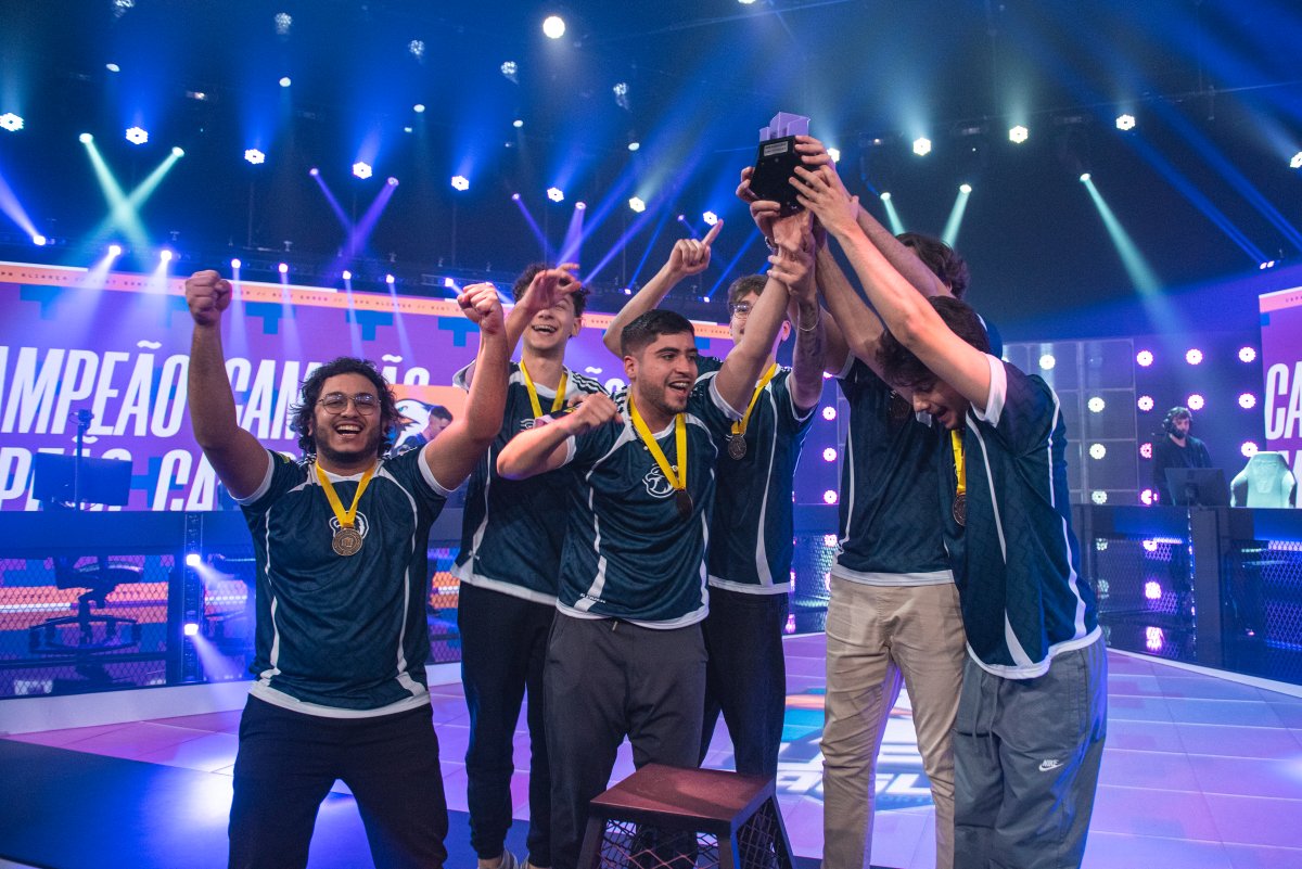 UFGEagles's tweet image. SOMOS CAMPEÕES NACIONAIS!! 🏆🇧🇷

1º lugar na Copa Aliança (Valorant) e nossa primeira estrela pra conta! Valeu a todo mundo que torceu e fez parte dessa conquista! 🦅💙