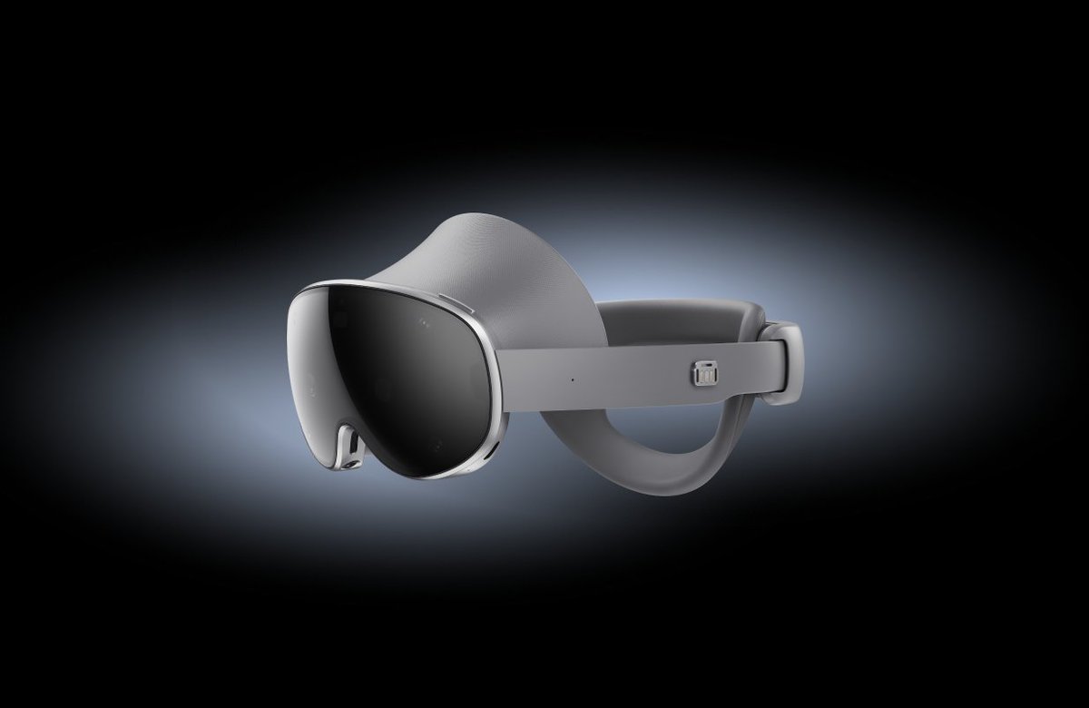 AndroidDev's tweet image. Give your apps a new home on @SamsungMobile Galaxy XR, the first device powered by Android XR 🤩
We cover how to adapt your existing apps and build new immersive experiences in the blog. Start building for this new era! → goo.gle/3WQzax3