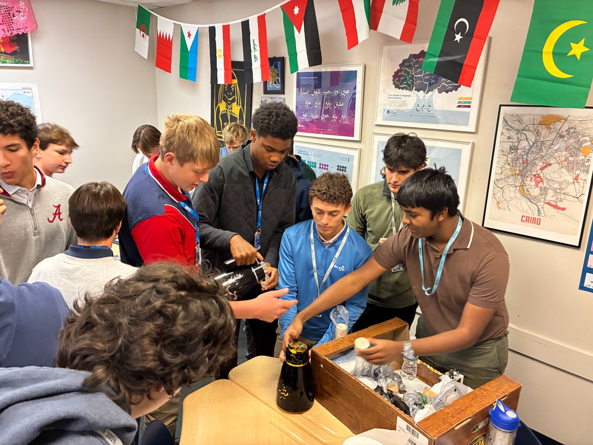sluhjrbills's tweet image. Some exquisite aromas traveled through the halls during Activity Period today as The Arabic Language and Culture Club offered free samples of Turkish and Arabic coffee, as well as tea, baklava, and dates. #SLUHGlobal #SLUHLife