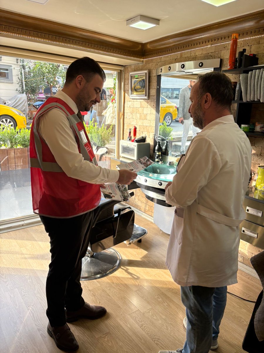 Mahalle mahalle, yüz yüze, dayanışmayla devam ediyoruz.
Bugün ikinci durağımızda Kuzguncuk ve İcadiye esnaflarımızı ziyaret ettik. Kıymetli esnafımız ve değerli komşularımızın güler yüzü ve hoş sohbetleriyle enerjimizi tazeledik.
Yarınki açılışımız öncesinde hazırlıklarımızı da