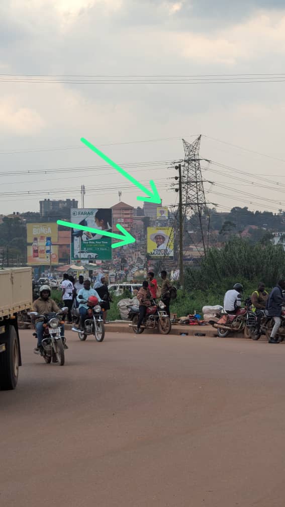 teemorethy's tweet image. 😭 7 yellow billboards on Hoima rd. I stopped counting the ones on Jinja road and Gulu highway.

Whoever told the campaign strategist ntino this was the way to go ...... 😂 Nigga beat difference on the ka money