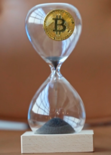 chartpanboss's tweet image. ● #비트코인 100일의 법칙??
     #금 상승 후 100일뒤 비트코인 상승 시작한다!?

 - 금값 60만 원 시대!투자자들 폭주 속, 암호화폐 베테랑들은 100일 뒤를 준비중. 

 - 비트코인, 금 시세 100-150일 늦게 따라가는 패턴 반복!

 - 2017년 금 30%↑→100일 후 비트코인 2,200만 원 폭등.

 -…