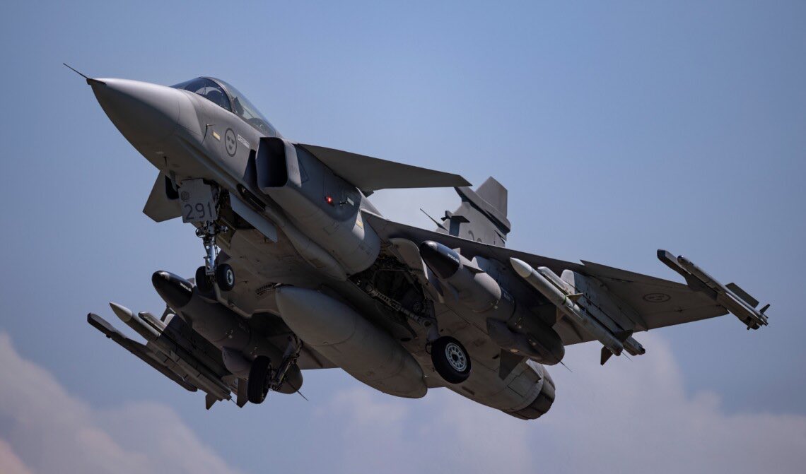 🇺🇦✈️ Ignat explained why the Swedish Gripen are the most optimal fighters for Ukraine 

‼️ Our pilots have already mastered the Gripen. He noted that these aircraft are suitable, firstly, because of the relatively cheap maintenance. 

"There is such a position as a flight hour.