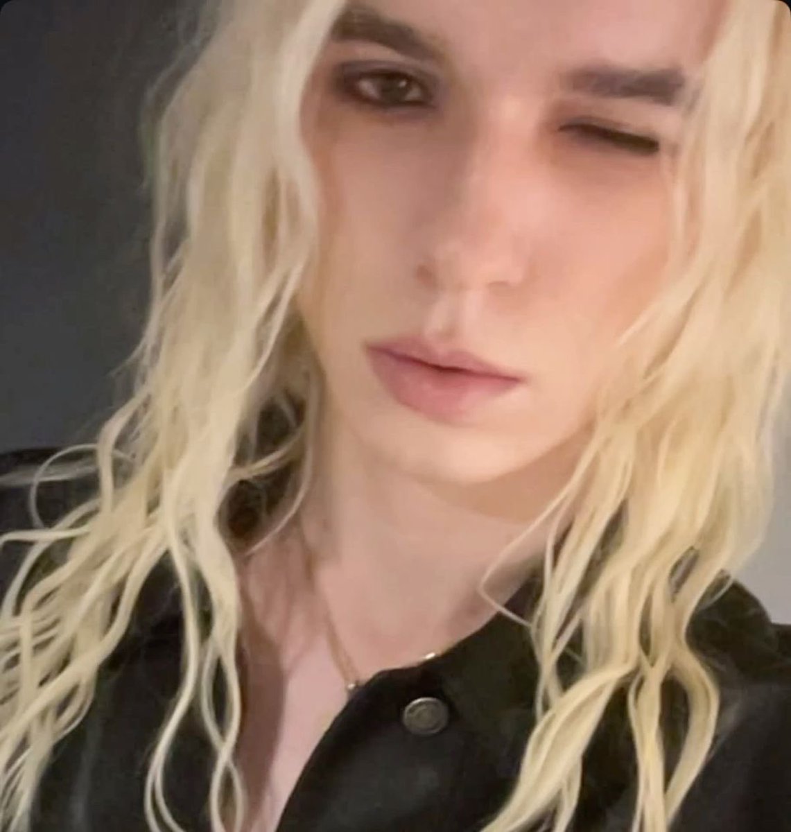thatmartinkid2k's tweet image. i Forgot it was Selca day #2hollisselcaday