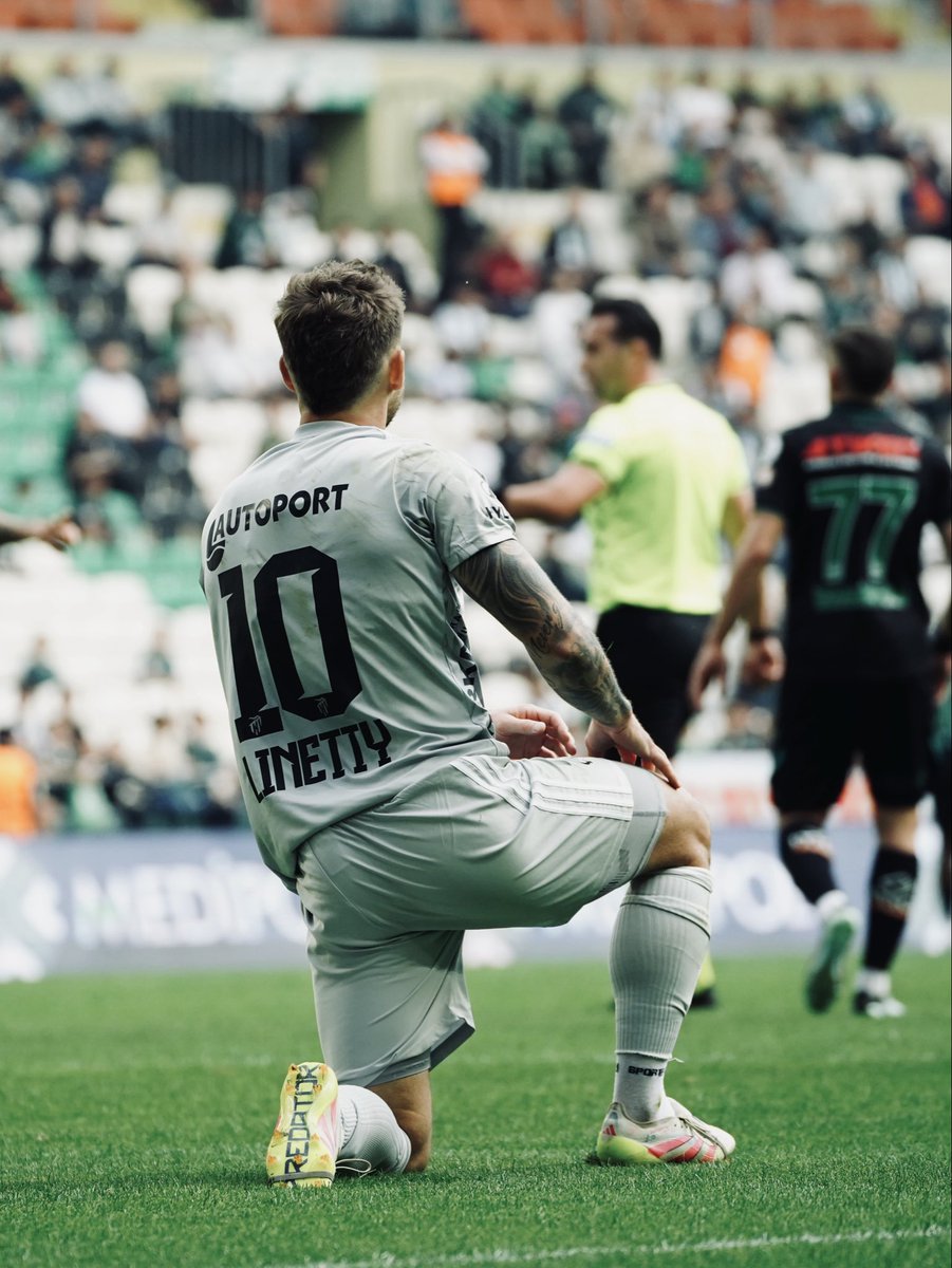 Süper Lig'in 9. haftasında en fazla yerde ikili mücadele kazanan orta sahalar:  

🥇 İsmail Yüksek - 14 
🥈 Joseph Nonge - 14
🥉 Karol Linetty - 10

🔗 <a href="/ComparisonatorT/">Comparisonator Türkçe</a>