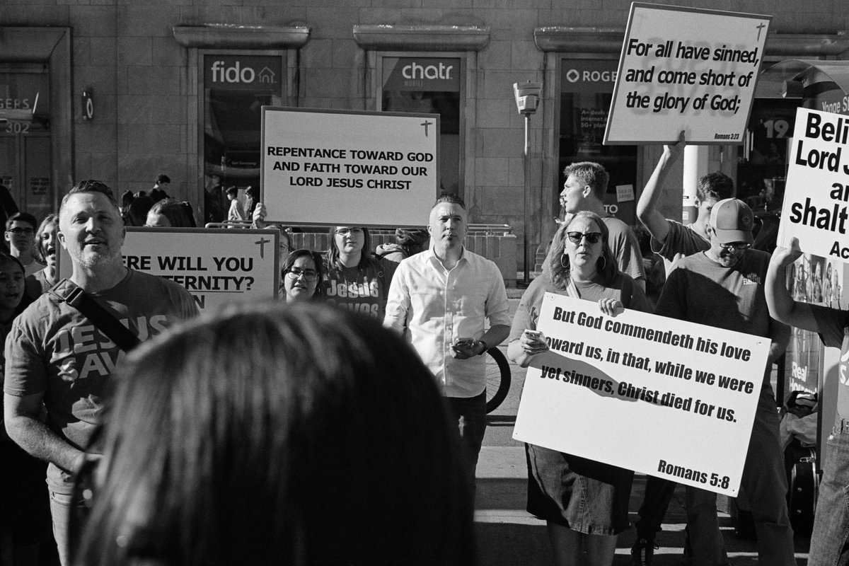 thekarledwards's tweet image. Jesus freaks at Yonge and Dundas in Toronto, September 2025. #filmphotography #hp5 #50mm #summicron