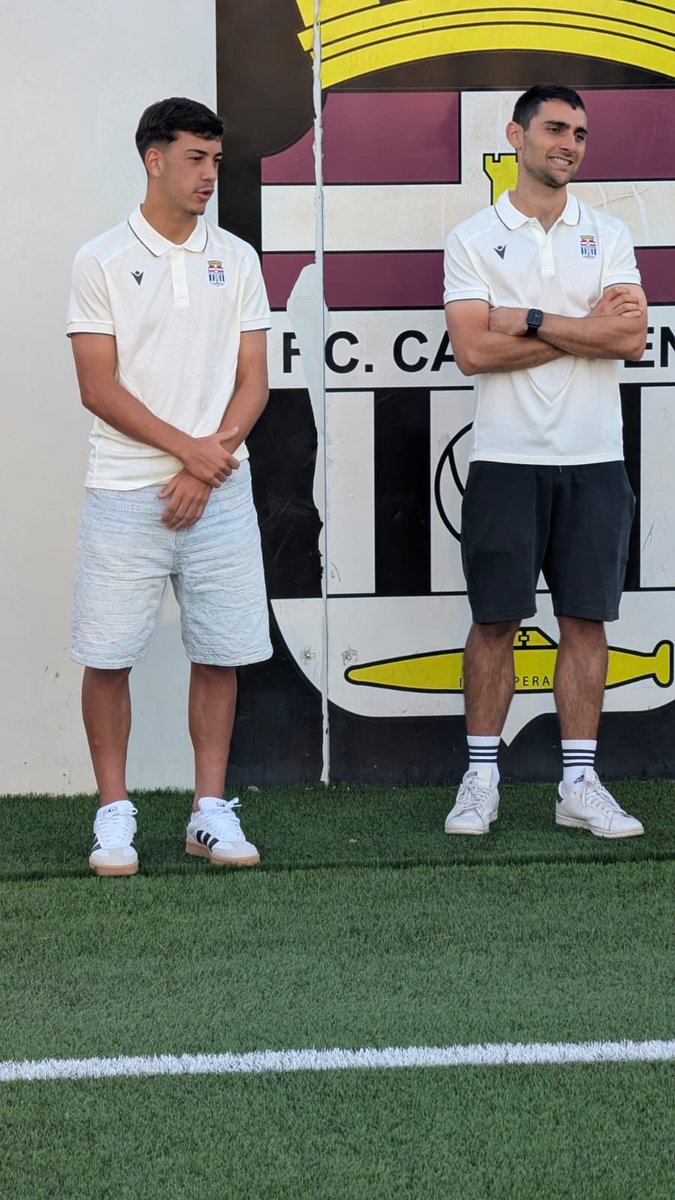 FCCartagena_efs's tweet photo. CANTERA | Esta tarde hemos vuelto a recibir una visita muy especial en Ciudad Jardín 🤍🖤

⭐️ Ander Martín y Edgar han compartido la tarde de entrenamiento con nuestras bases. https://t.co/gNrM6ISgiW