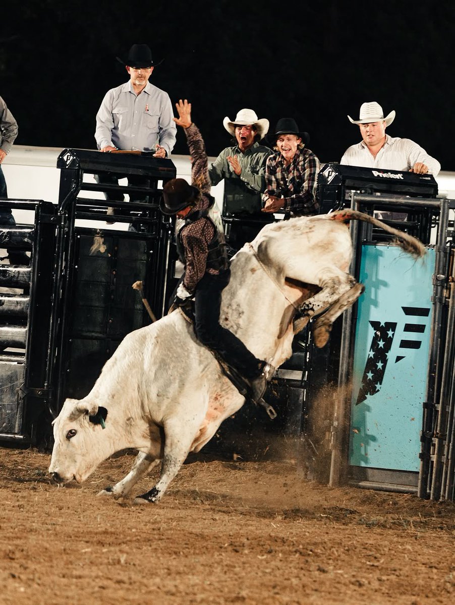 ChadRobo's tweet image. Had an absolute blast at @1stPhorm’s
FallFest
What an incredible group of people led by @FRISELLAHQ and @andyfrisella— the culture they&apos;ve built is something special.
I got to sit down with Andy and DJ for the @RealAFPod, roll some BJJ with my new friend Jarrett Bond (who lined…