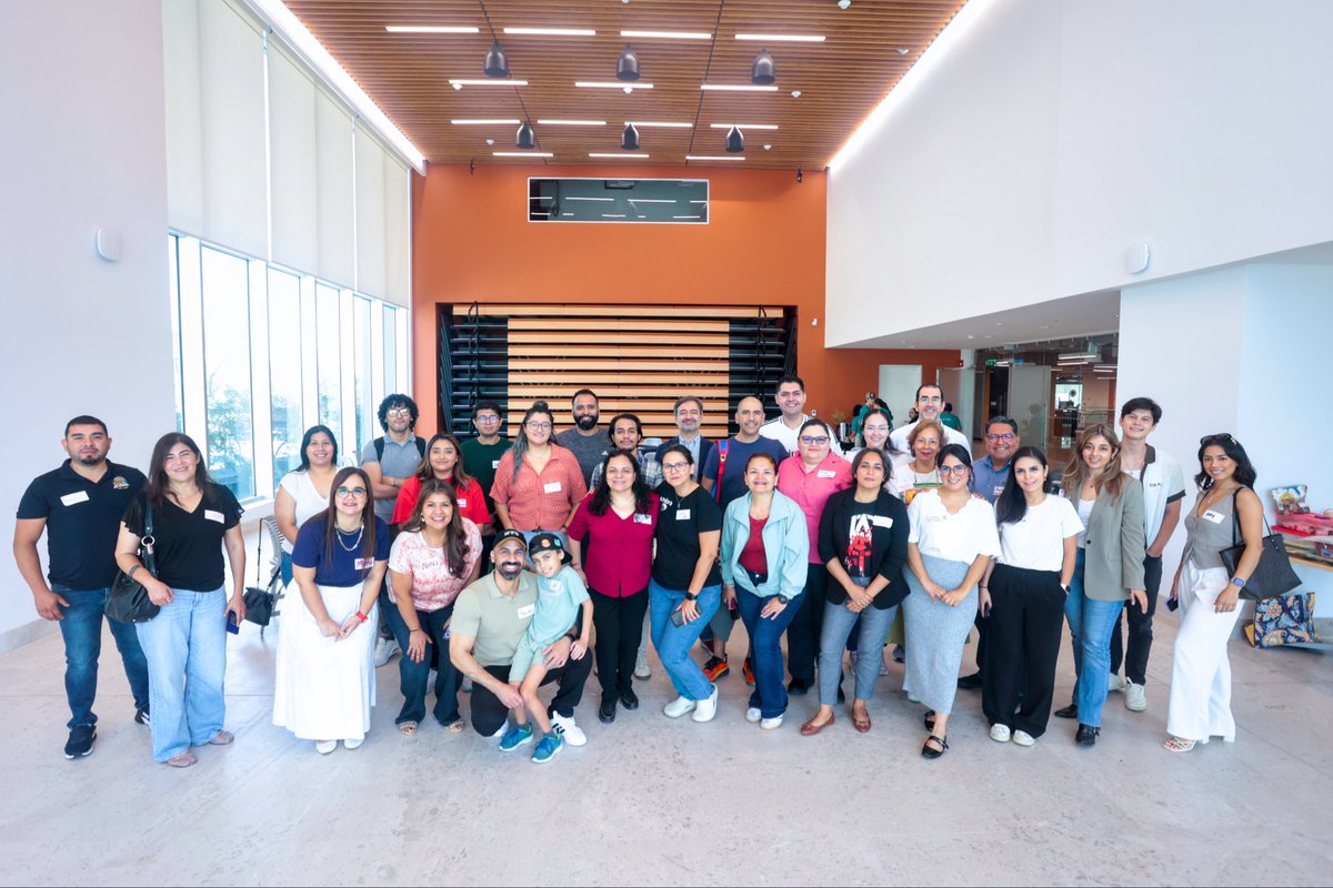 distritotec's tweet photo. Grandes ideas nacen cuando la comunidad se reúne 💡🤝

Así vivimos #ConectaLocal, el pasado 18 de octubre nos reunimos con negocios locales de #distritotec, donde codiseñamos el futuro que queremos para una red de negocios locales, fuerte, solidaria y sostenible. 

#dt10años https://t.co/lxyiBQ6b03