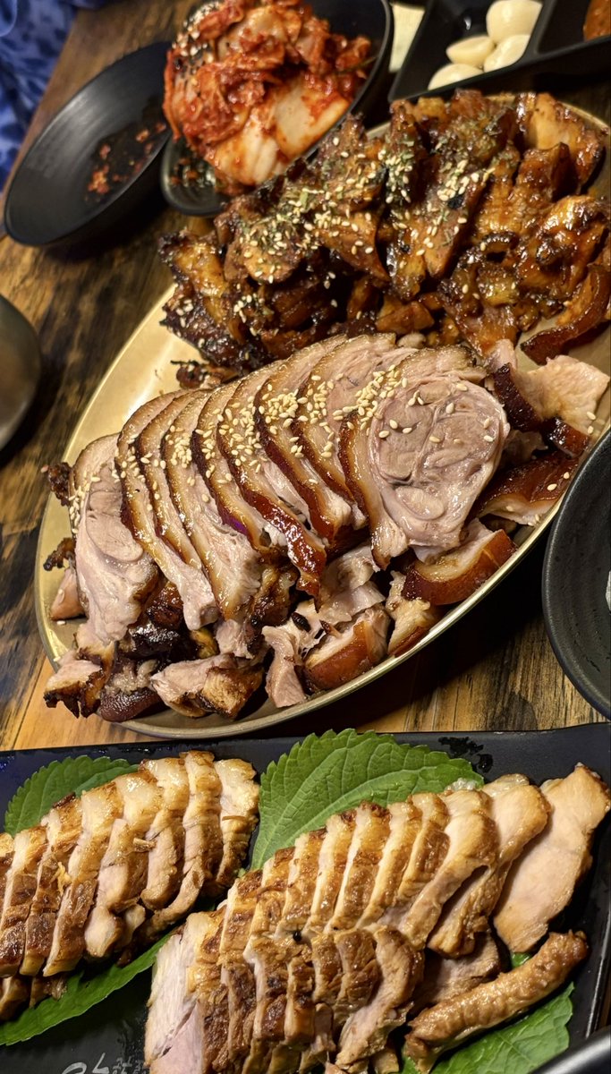 저희 어머니가 직장 관두고 시작하신 가겐데 계엄 이후로 매출이 많이 떨어져서 힘들어하세요ㅠㅠ 광주사는 소녀들 한번씩만 관심 가져주세요,, 챔필이랑 그리 멀지 않고 배달도 가능합니다,,,,,,