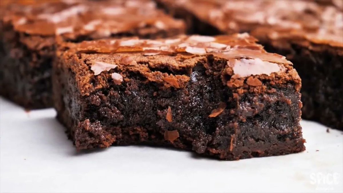 Ready to make the BEST fudgy brownies of your life? 📷 These gooey, chocolate-packed brownies are rich, chewy, and made in just one bowl — perfect for beginners and chocolate lovers alike!
pakladies.com/the-best-fudgy…
#brownies #foodfriday #recipe #Singapur #cookingtutorial