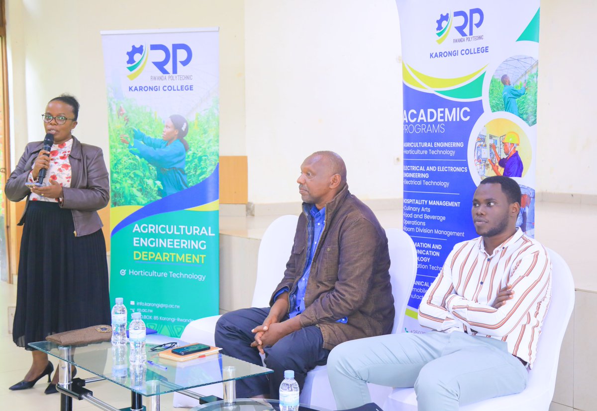 Karongi_College's tweet image. Mu gihe uku kwezi k&apos;Ukwakira kwahariwe kuzirikana ubumwe n&apos;ubudaheranwa bw&apos;abanyarwanda, uyu munsi, Abakozi n&apos;Abanyeshuri ba RP Karongi College bahawe ikiganiro ku bumwe n&apos;ubudaheranwa bw&apos;abanyarwanda, mu nsanganyamatsiko &quot;Twimakaze ubumwe n&apos;ubudaheranwa&quot;.

Bwana NGARAMBE…