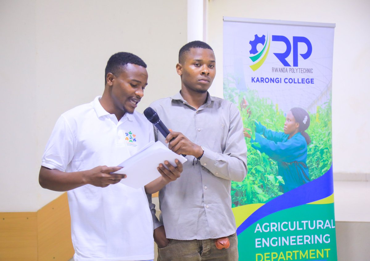 Karongi_College's tweet image. Mu gihe uku kwezi k&apos;Ukwakira kwahariwe kuzirikana ubumwe n&apos;ubudaheranwa bw&apos;abanyarwanda, uyu munsi, Abakozi n&apos;Abanyeshuri ba RP Karongi College bahawe ikiganiro ku bumwe n&apos;ubudaheranwa bw&apos;abanyarwanda, mu nsanganyamatsiko &quot;Twimakaze ubumwe n&apos;ubudaheranwa&quot;.

Bwana NGARAMBE…