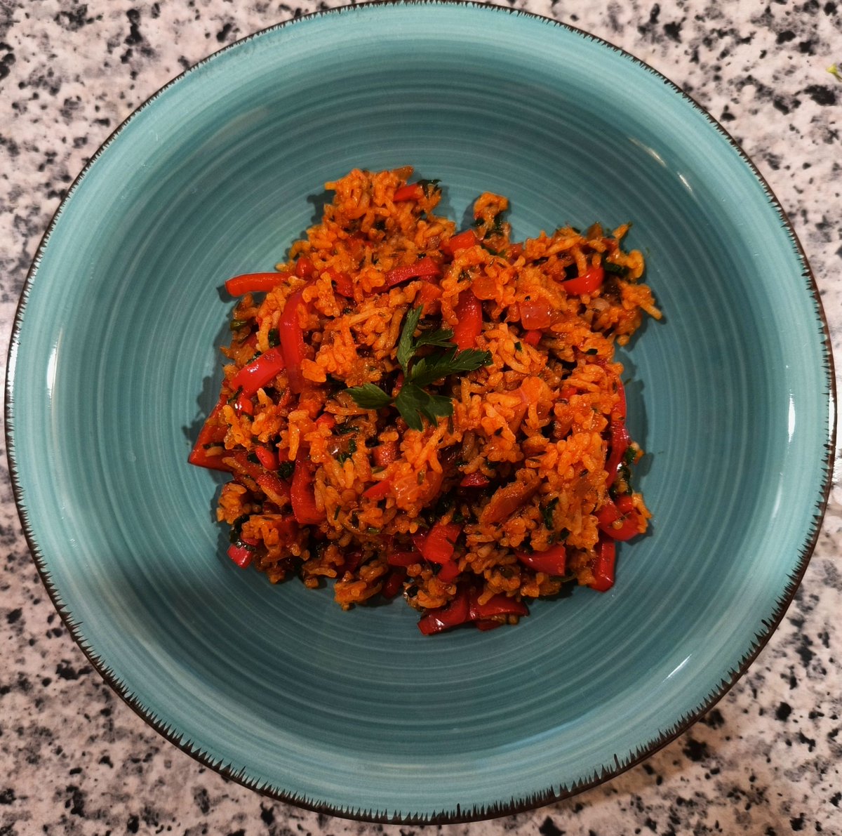 MikeKocht's tweet photo. Dieser #Paprikareis ist eigentlich ein #Reisfleisch ohne viel Fleisch ;-)
#Vegetarisch ist es trotzdem nicht. Etwas #Speck und #Schweineschmalz mussten dran!
Aber das Gemüse, #Zwiebel, #Knoblauch, #Majoran und #Thymian reichen für viel Geschmack
https://t.co/WOsmgVwhER https://t.co/NXaj7fn591
